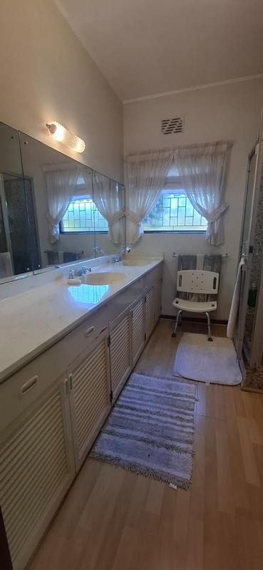 6 Bedroom Property for Sale in Cravenby Western Cape